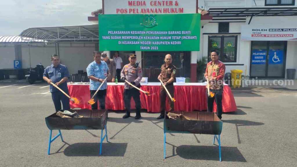 Akhir Tahun 2023, Kejaksaan Kediri Musnahkan Barang Bukti