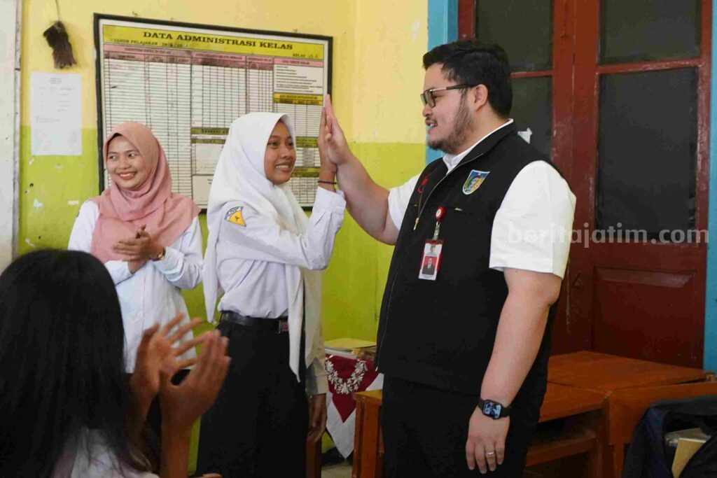 Refleksi 2023, Bupati Kediri Hadirkan Sekolah Gratis Hingga Tingkatkan Kesejahteraan Guru Non ASN