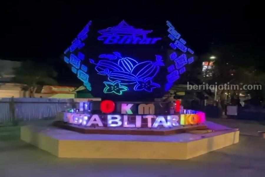 Begini Wajah Baru Alun-alun Blitar Dibuka Malam Tahun Baru Wajah baru alun-alun Kota Blitar.