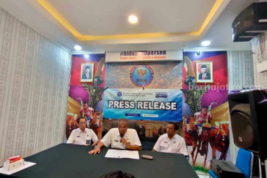 Sebab BNN Kabupaten Sumenep Hanya Amankan 25,83 Gram Barang Haram Tahun Ini BNN Kabupaten Sumenep menggelar jumpa pers ungkap kasus narkoba.