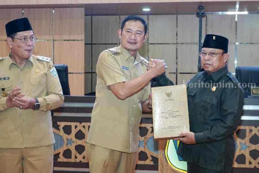 Pengajuan Raperda LIS jadi Perseroan Daerah dalam agenda Rapat Paripurna DPRD Kabupaten Lamongan di Hari Pertama.