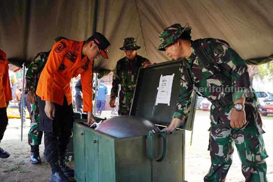 Bupati Tuban Aditya Halindra Faridzky saat melakukan pengecekan.