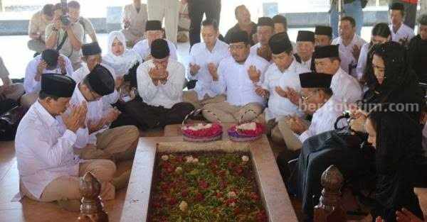 ziarah makam bung karno
