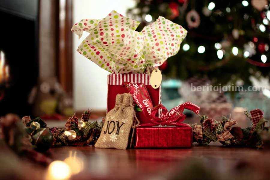 Rekomendasi Kado Natal untuk Pacar, Dijamin Romantis Ilustrasi kado natal untuk pacar. (Pexels)