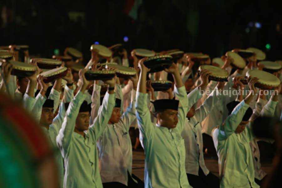 Puncak Harjaba 252, Kolosal Terbang Kuntulan Jadi Andalan Banyuwangi Atraksi rebana kuntulan kolosal ala Banyuwangi.