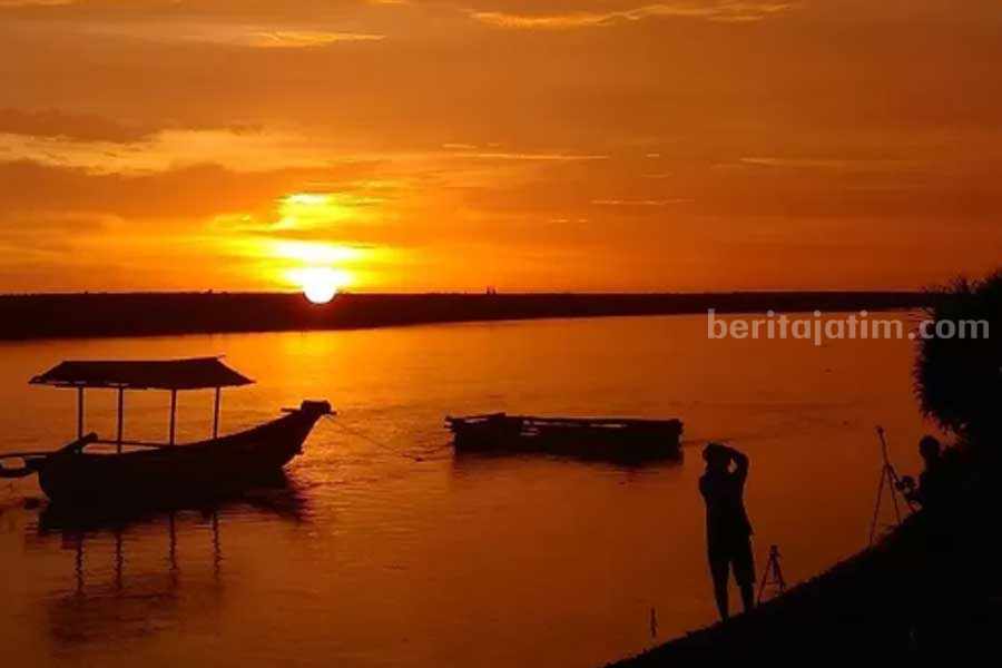 Wisata Tulungagung Malam Hari, Cocok Buat Rayakan Natal dan Tahun Baru Ilustrasi wisata di Tulungagung pada malam hari.