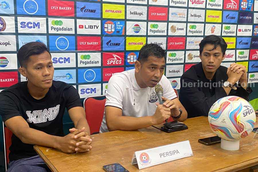 Persipa Pati saat konferensi pers di Stadion Tubann Sport Center [Foto: Diah Ayu/beritajatim.com]