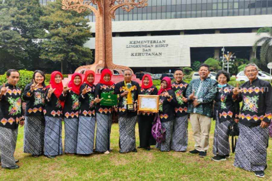 Pemkot Blitar memperoleh 2 penghargaan bergengsi dari Kementerian LHK.