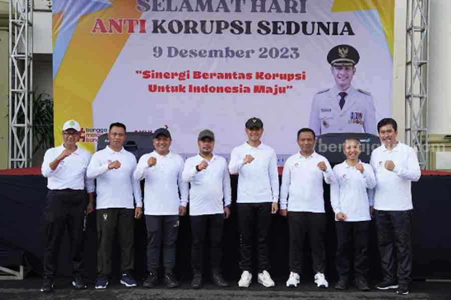 Bupati Tuban bersama Forkopimda dalam peringatan Hari Anti Korupsi.