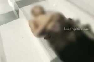Hendak Mandi, Santri di Sampang Terpeleset Hingga Meninggal Potongan gambar santri yang meninggal di pemandian Napo Laok, Sampang (Foto: Zamachsari/beritajatim.com)