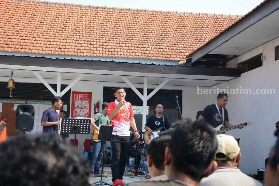 : Lapas Lamongan saat menggelar kegiatan Sharing Session, Live Music, bersama warga binaannya, di halaman Blok Nakula.