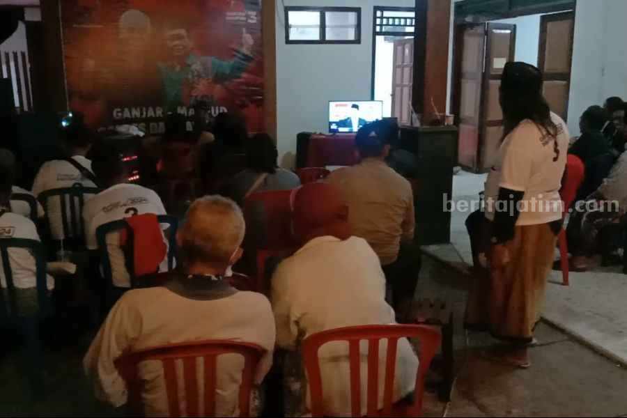Kegiatan nobar debat Cawapres di Posko Pemenangan Ganjar-Mahfud Kabupaten Blitar