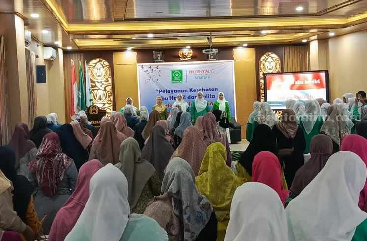 Pelayanan Kesehatan Ibu Hamil dan Balita, serta Cegah Stunting Melalui Emo Demo, yang digelar PP Fatayar NU di Aula IAI Tabah, Kecamatan Paciran, Kabupaten Lamongan.