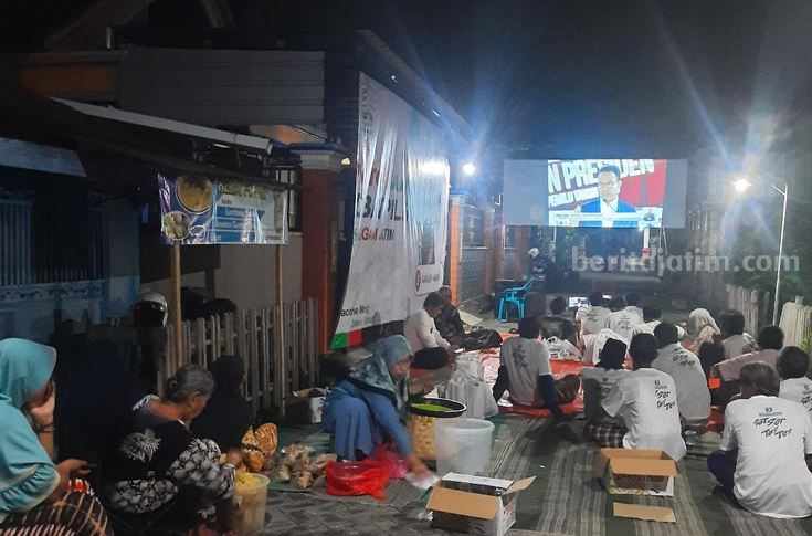 Nobar Debat Capres yang digelar Tim Beragam (Bersama Ganjar-Mahfud) di Desa Balun, Kecamatan Turi, Kabupaten Lamongan,