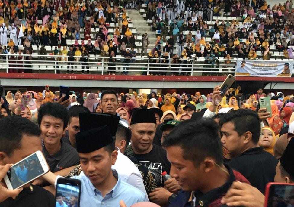 Gibran Rakabuming Raka saat menghadiri Apel Shalawat Nusantara di Stadion Jember Sport Garden, Kabupaten Jember, Jawa Timur, Rabu (10/1/2024).