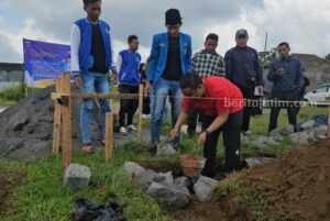 PMII Kabupaten Malang Bangun Graha Abdul Ghoni Peletakan batu pertama Graha Abdul Ghoni PMII Kabupaten Malang oleh Ketua Umum PKC PMII Jatim Periode 2018-2022 Abdul Ghoni, Senin (15/1/2024).