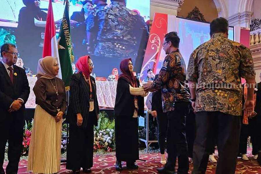 Isy Karimah Syakir, S.H., M.Kn., M.H. terpilih Ketua Pengwil Jatim INI.