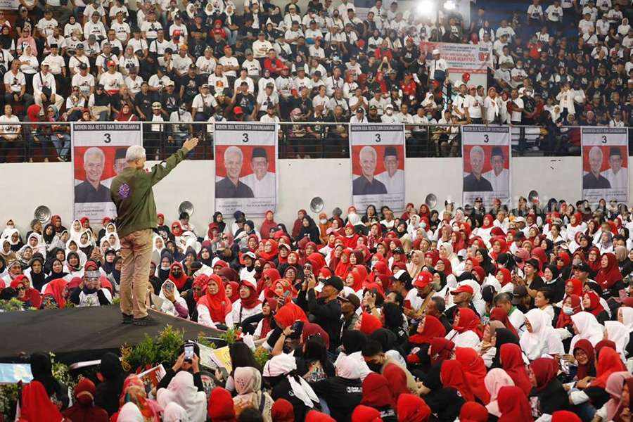 Capres Ganjar saat menyapa puluhan ribu pendukungnya