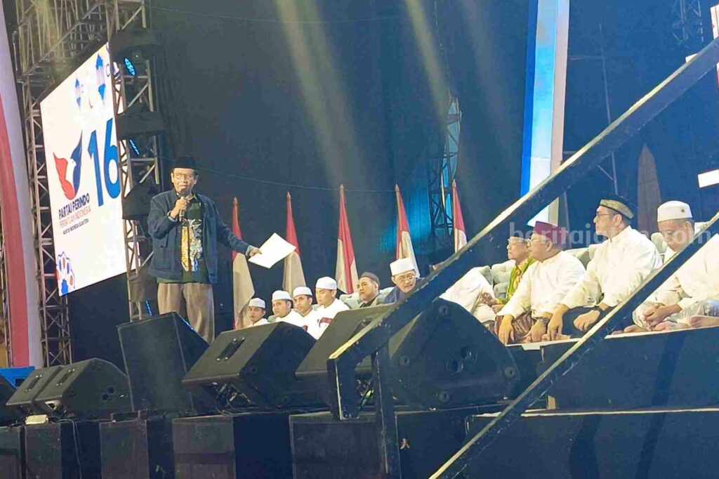 Menkopolhukam RI, Mahfud MD, saat hadir di Kegiatan Sholawat Persatuan Indonesia, yang digelar di Kabupaten Lamongan.