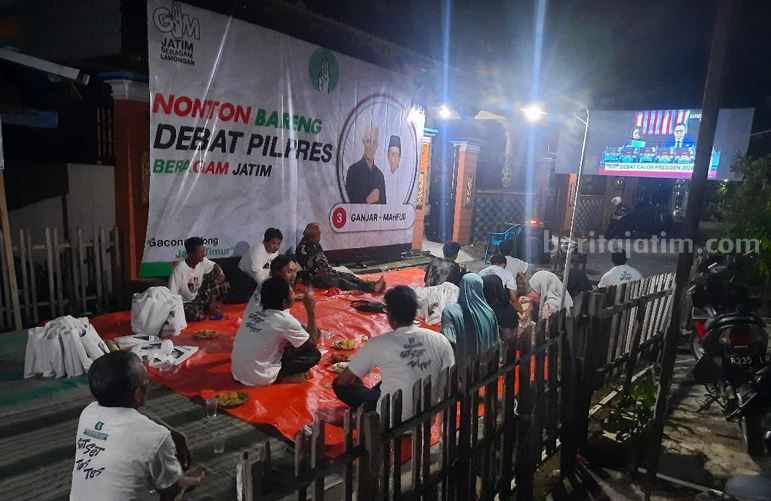 Nobar Debat Capres yang digelar Tim Beragam (Bersama Ganjar-Mahfud) di Desa Balun, Kecamatan Turi, Kabupaten Lamongan,