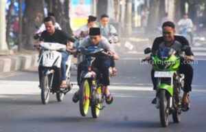 Stop Balap Liar, Satlantas Polres Sumenep Tutup Jl. Diponegoro Foto Berita Jatim