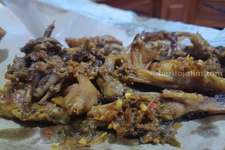Ceker bumbu Madura. (Foto: Fitri Yuliani/beritajatim.com)
