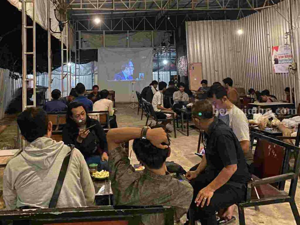 Relawan Ganjar-Mahfud Bojonegoro Tetap Asik Ditengah Perdebatan Paslon 1 dan 2 Debat Capres