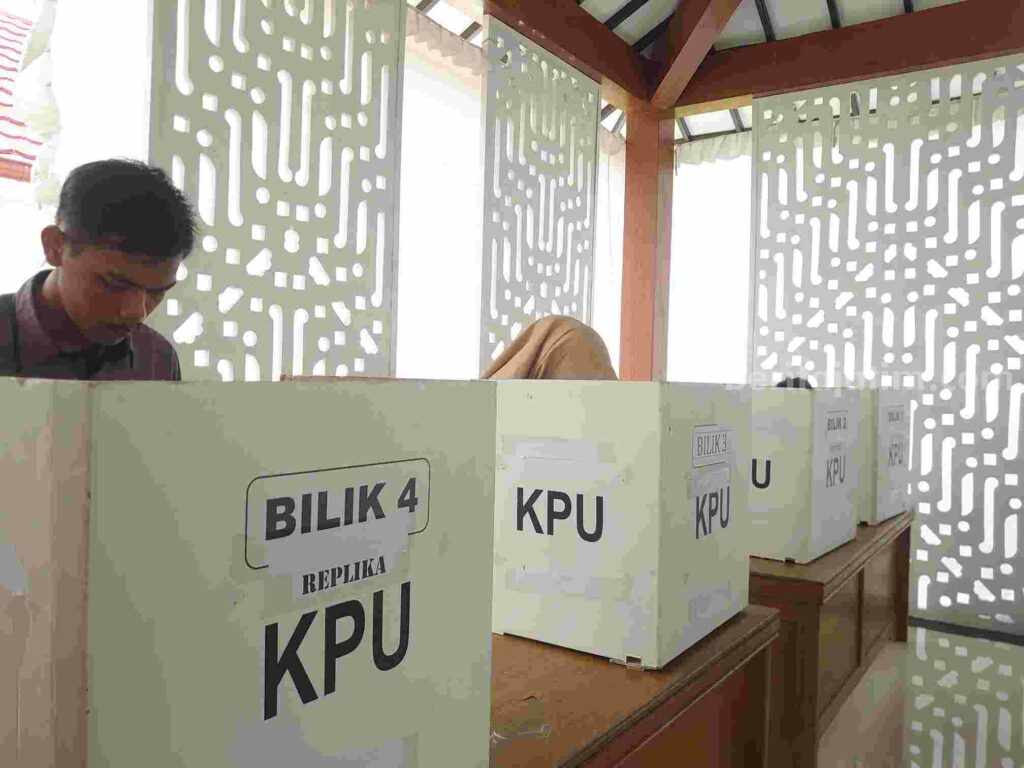 KPU Bojonegoro melakukan simulasi pencoblosan/ilustrasi.