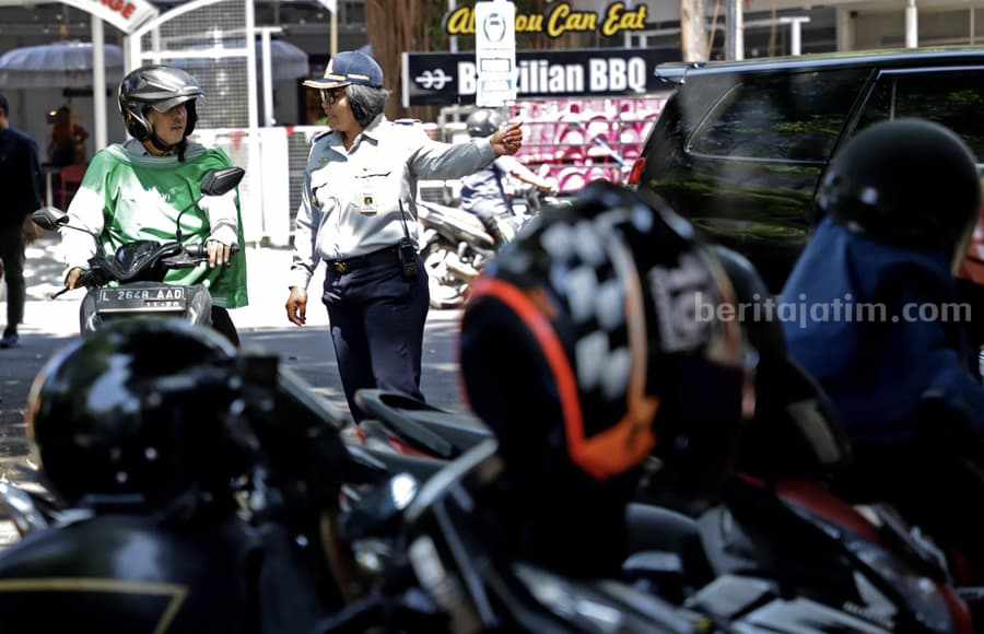 Dishub Surabaya Dirikan Posko Pengaduan Parkir Ramadan dan Idulfitri 2024 parkir liar