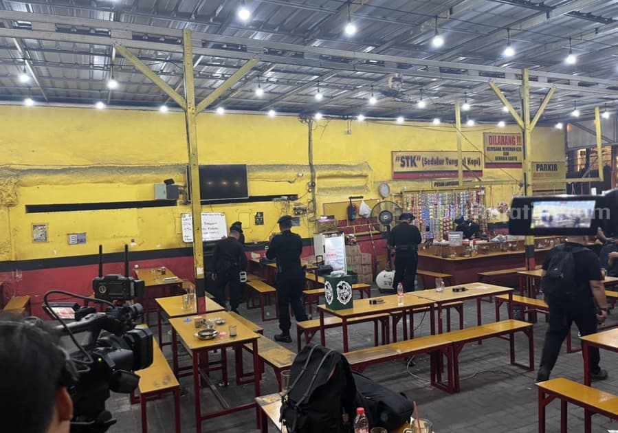 Mahfud MD Bakal TabrakProf di Surabaya, Warkop STK Disterilisasi Lokasi dialog cawapres Mahfud MD di Surabaya.
