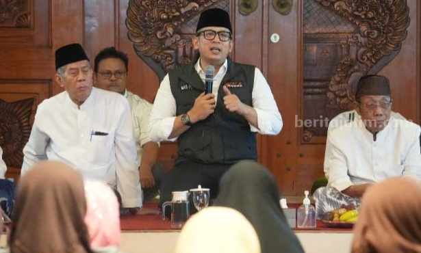 Pj Wali Kota Mojokerto Moh Ali Kuncoro saat Muhasabah 2023 dan Munajat 2024 di Pendopo Sabha Mandala Tama, Balai Kota Mojokerto. [Foto : ist]