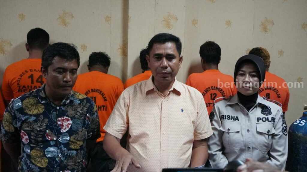 Para tersangka yang bertanggungjawab ledakan mortir di Bangkalan (Foto: Zamachsari/beritajatim.com)