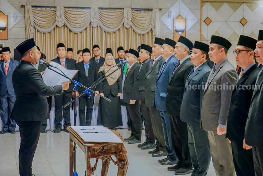 Mutasi 130 ASN di Gresik Pada Awal Tahun 2024 Foto ratusan aparatur sipil negara (ASN) dilingkup pemkab Gresik awal tahun 2024 dimutasi