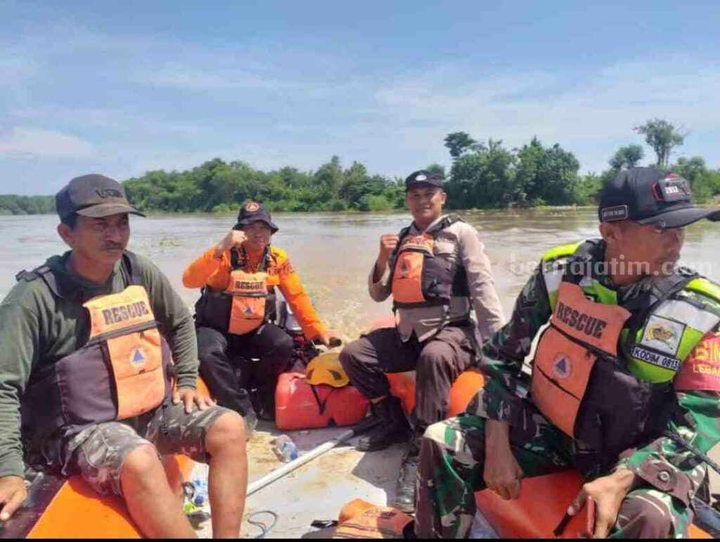 Pencari Ikan Pladu di Bengawan Solo Bojonegoro Hilang Tim SAR gabungan sedang mencari korban tenggelam di Sungai Bengawan Solo turut Desa Tanggungan Kecamatan Baureno Kabupaten Bojonegoro.