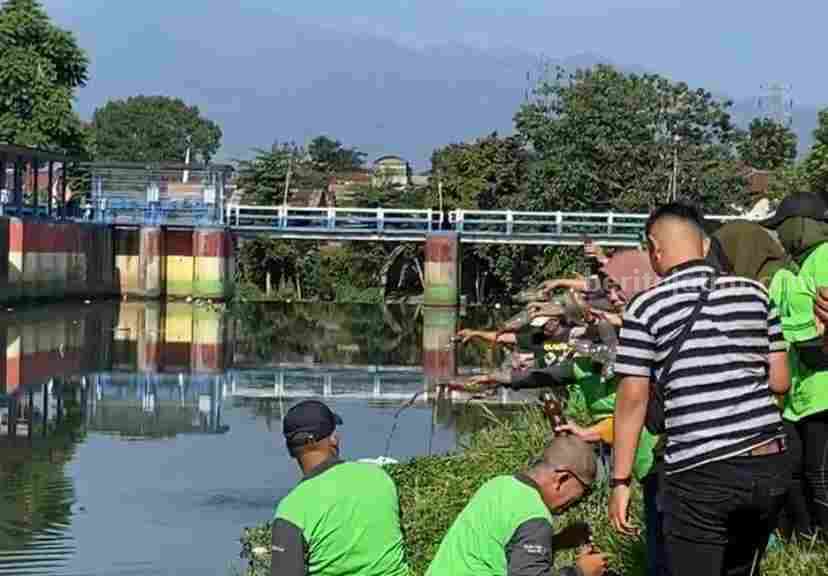 Diptera organic UMM bersama warga kelurahan Cemorokandang RW 05 (Foto: Istimewa)