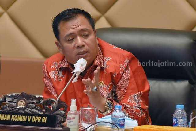 DPR Minta Segera Investigasi Tabrakan 2 Kereta di Bandung