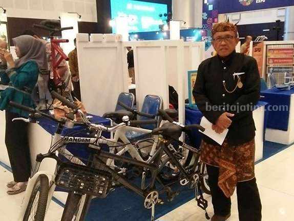 Sederet Inovasi Sepeda Multiguna Karya Profesor ITS Surabaya Prof Dr Ir Bambang Iskandriawan MEng menunjukkan sejumlah sepeda multiguna hasil inovasinya.