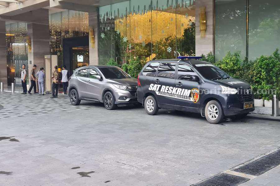Istri Korban Tragedi Vasa Hotel Kaget ada Campuran 200 ml Metanol Suasana halaman Vasa Hotel saat rekonstruksi