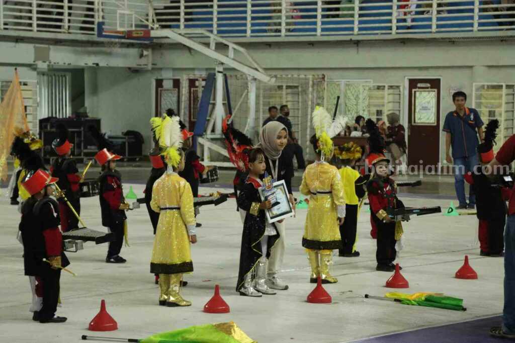 47 Tim Marching Band TK hingga SMA di Gresik Adu Kreativitas Peserta marching band saat menunjukkan kebolehannya di hadapan dewan juri.