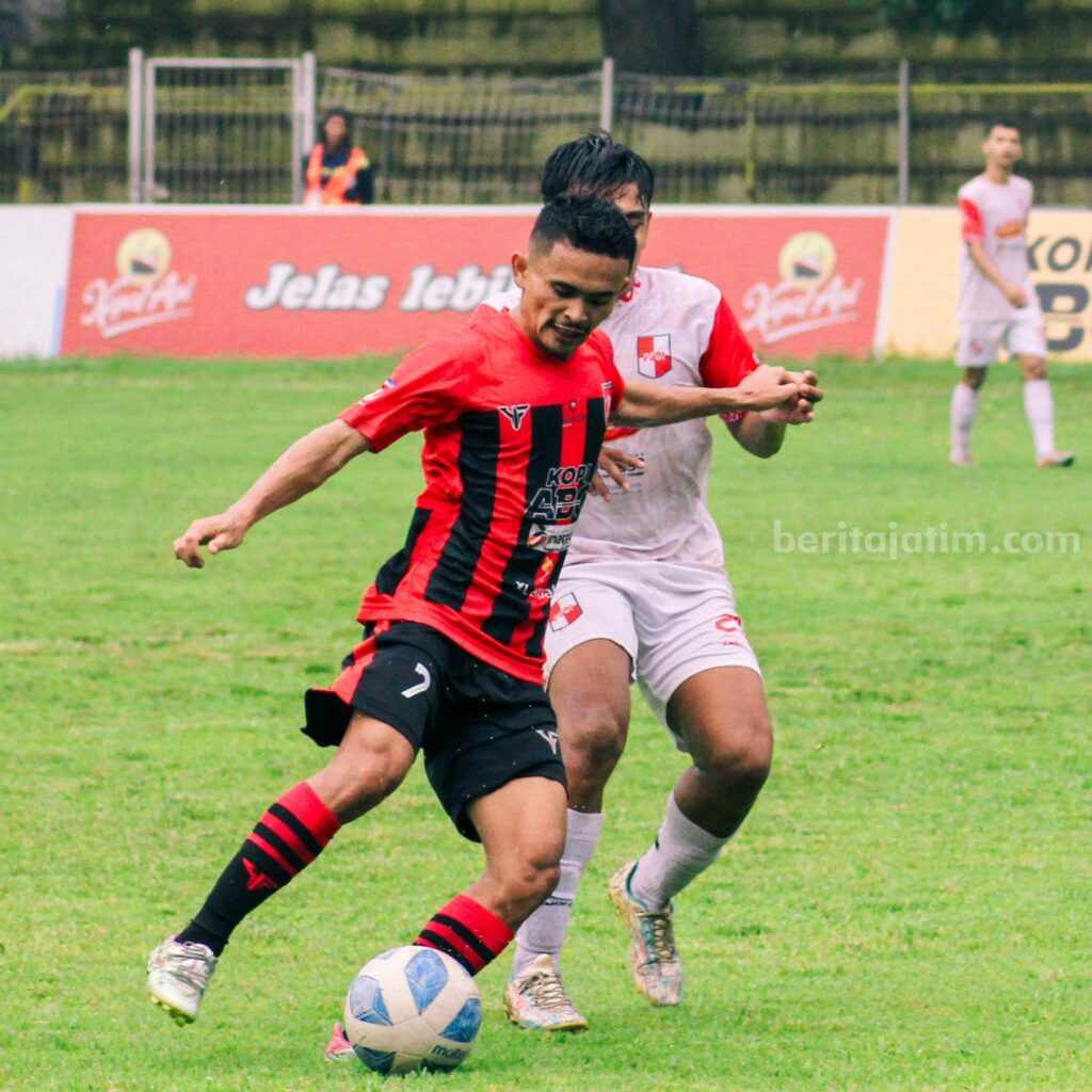 Caption : Tim PSMP saat melawan PSBI Blitar di di Stadian Candra Bhirawa Kabupaten Kediri. [Foto : ist]