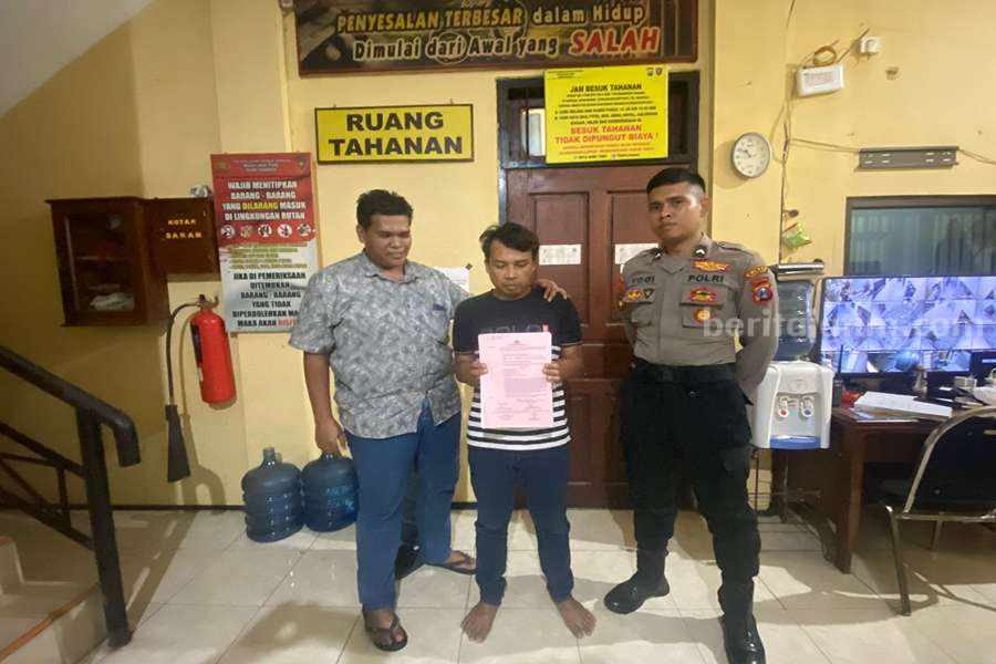 Pelaku bernama Pipit warga Prigen saat diamankan di Polres Pasuruan.