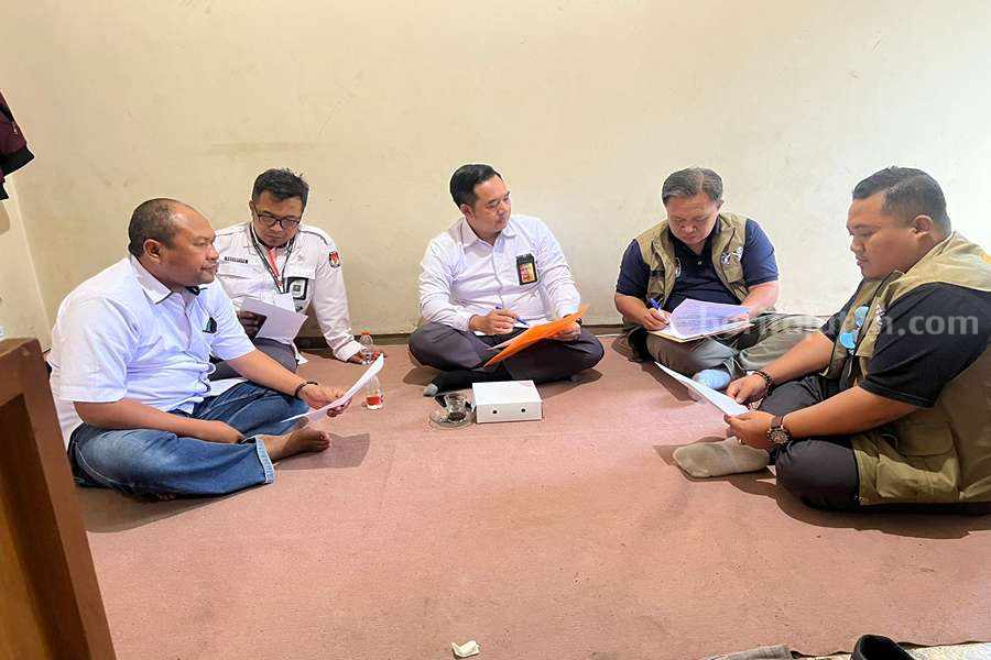 Suasana rapat pleno KPU Kabupaten Probolinggo.
