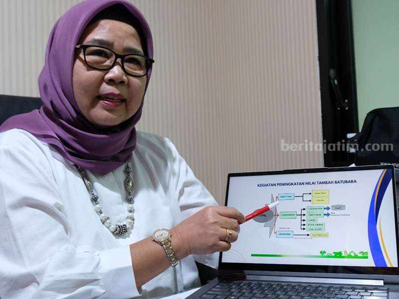 Prof Dr Dra Yulfi Zetra MSc menjelaskan beberapa cara untuk meningkatkan pemanfaatan batubara.