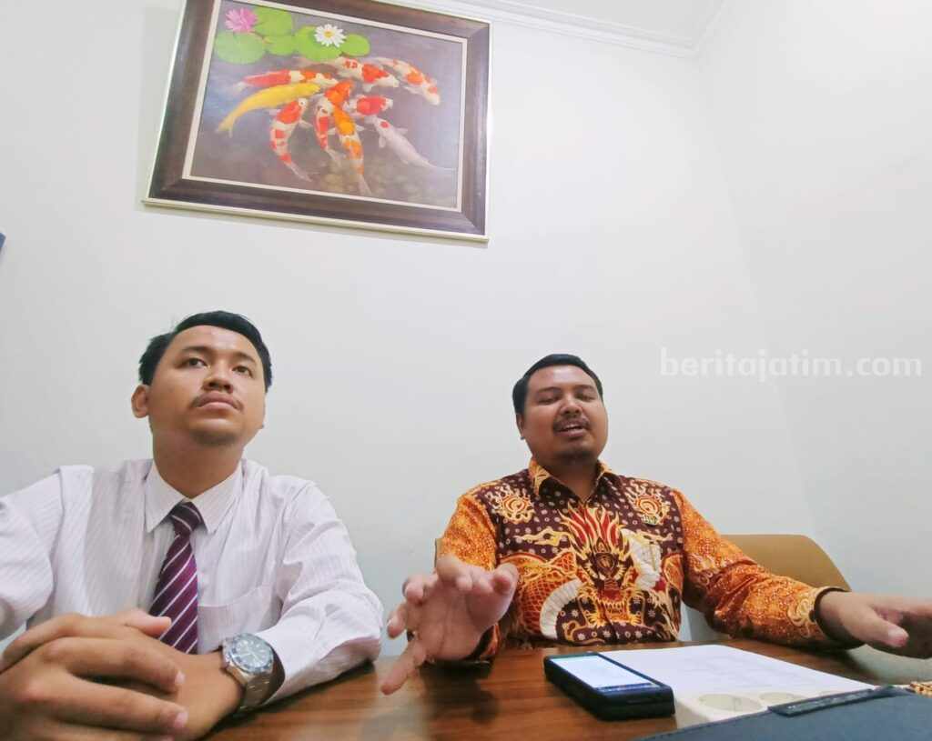 Beryl Cholif Arrachman dan Mahendra kuasa hukum Orantji Sofitje saat konpres usai menang melawan PT Herbalife