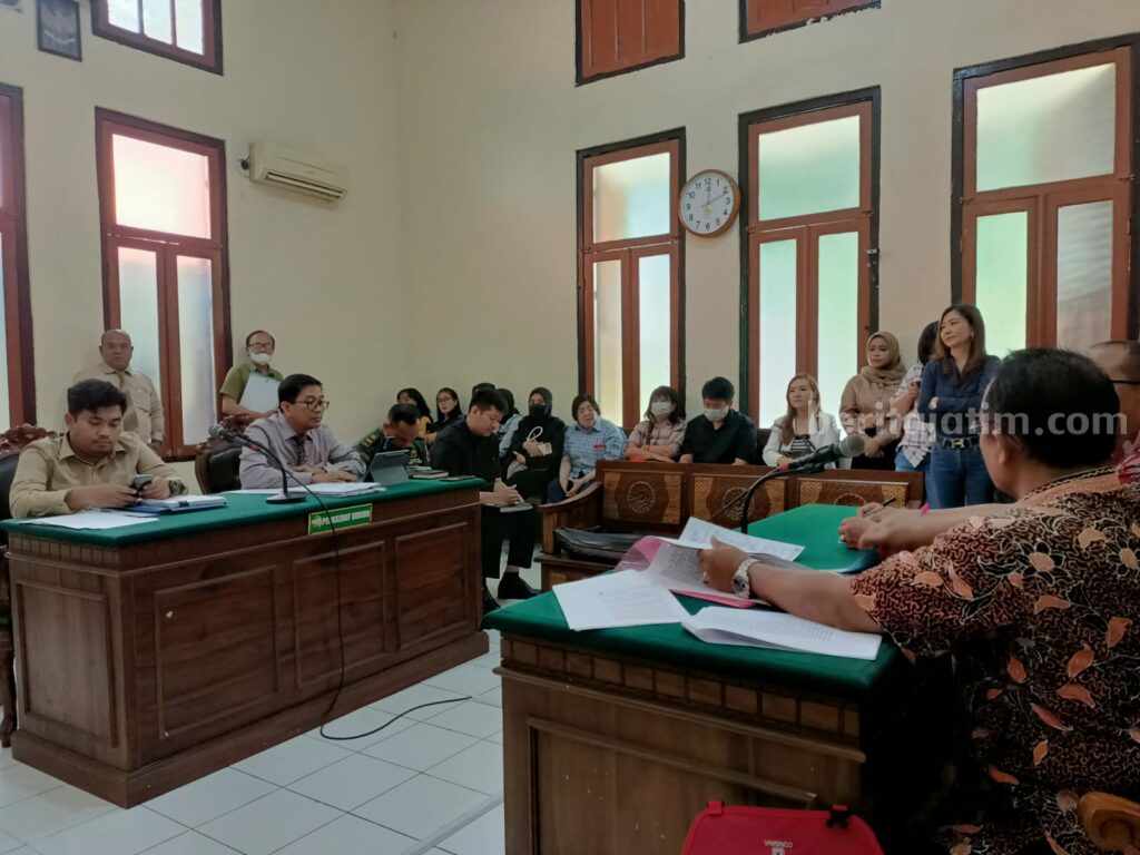 Sering Simpulkan Pertanyaan, Kuasa Hukum Effendi Ditegur Hakim