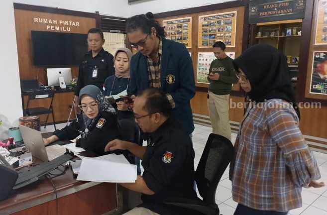 Mahasiswa UB Bikin Buku Saku Digital Pindah Pilih Pemilu Mahasiswa UB sukses membuat buku saku pindah pilih (Foto: Istimewa)