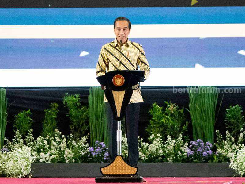 Presiden Joko Widodo dalam Forum Rektor Indonesia (FRI) di Graha Unesa Surabaya.