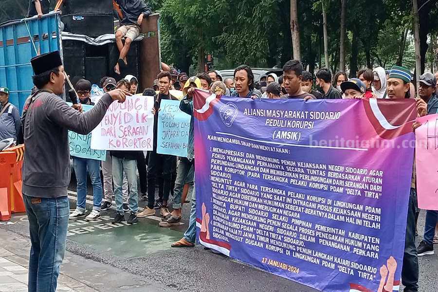 AMSiK Gelar Aksi Depan Kejati Jatim, Sampaikan 6 Poin Aspirasi Foto Berita Jatim