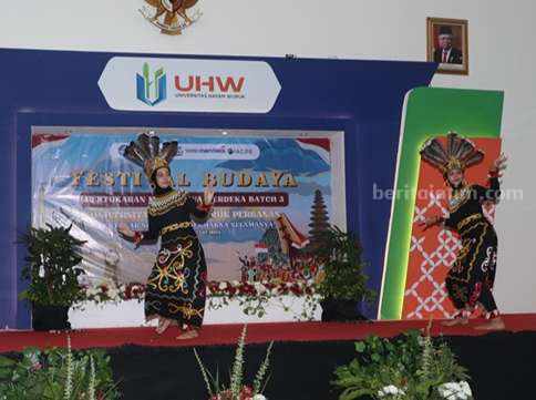 Satu Semester Kuliah di UHW Perbanas Surabaya, Mahasiswa Nusantara Resmi Dilepas Foto Berita Jatim