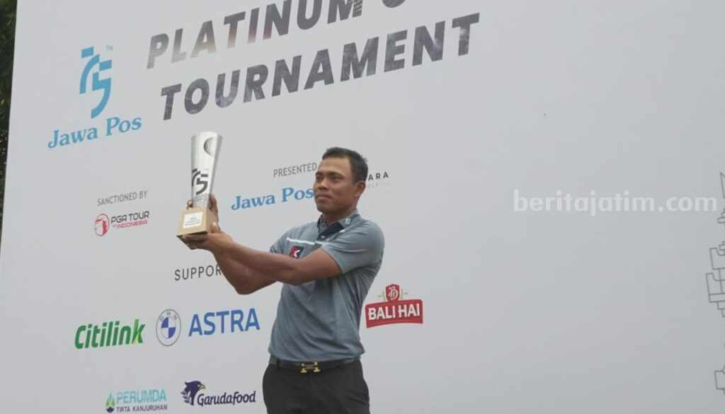 Penantian 12 Tahun, Hendri Nasim Akhirnya Rengkuh Gelar Juara Platinum Golf di Malang Foto Berita Jatim